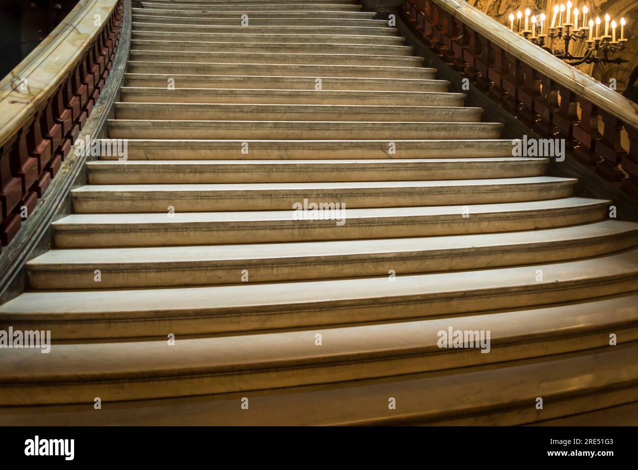 Detail der Treppe im Palais Garnier, einem berühmten Opernhaus, Paris, Frankreich Stockfoto
