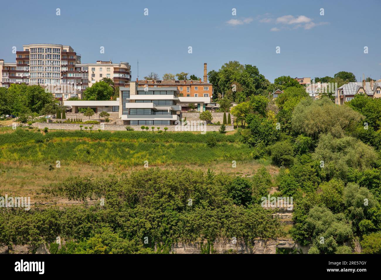 Blick auf Kamianets-Podilskyi mit Smotrych River Canyon, Ukraine. Stockfoto