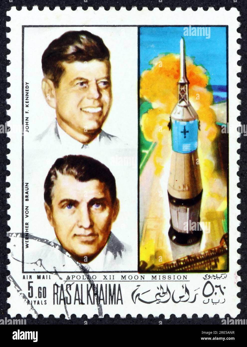 RAS AL-KHAIMAH - CIRCA 1972: Ein in Ras al-Khaimah gedruckter Stempel zeigt John F. Kennedy, Wernher von Braun, Apollo XII (14.-24. November 1969), war das SE Stockfoto