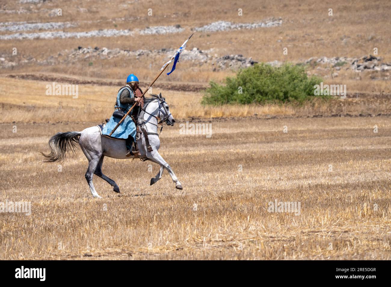 Nachstellung der Schlacht der Hörner von Hattin. Gekleidet in Kleidung im Stil des 12. Jahrhunderts, repräsentierten Mitglieder von Ritterclubs die Schlacht, auch bekannt als Hor Stockfoto
