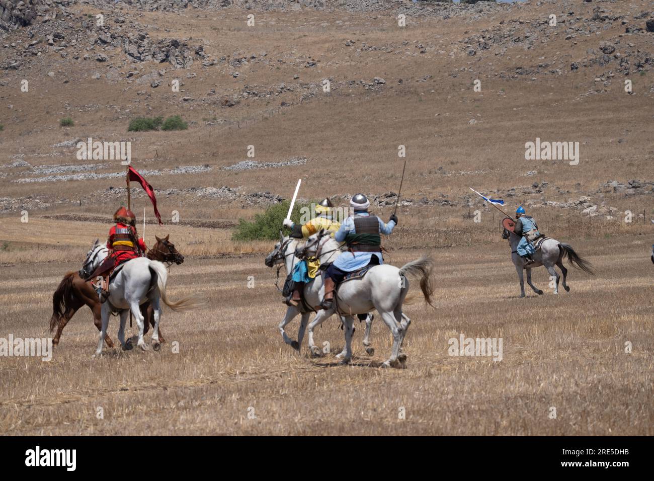 Nachstellung der Schlacht der Hörner von Hattin. Gekleidet in Kleidung im Stil des 12. Jahrhunderts, repräsentierten Mitglieder von Ritterclubs die Schlacht, auch bekannt als Hor Stockfoto