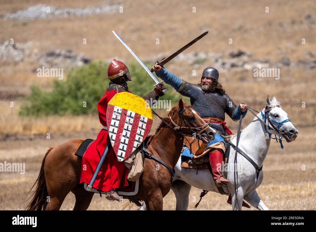 Nachstellung der Schlacht der Hörner von Hattin. Gekleidet in Kleidung im Stil des 12. Jahrhunderts, repräsentierten Mitglieder von Ritterclubs die Schlacht, auch bekannt als Hor Stockfoto