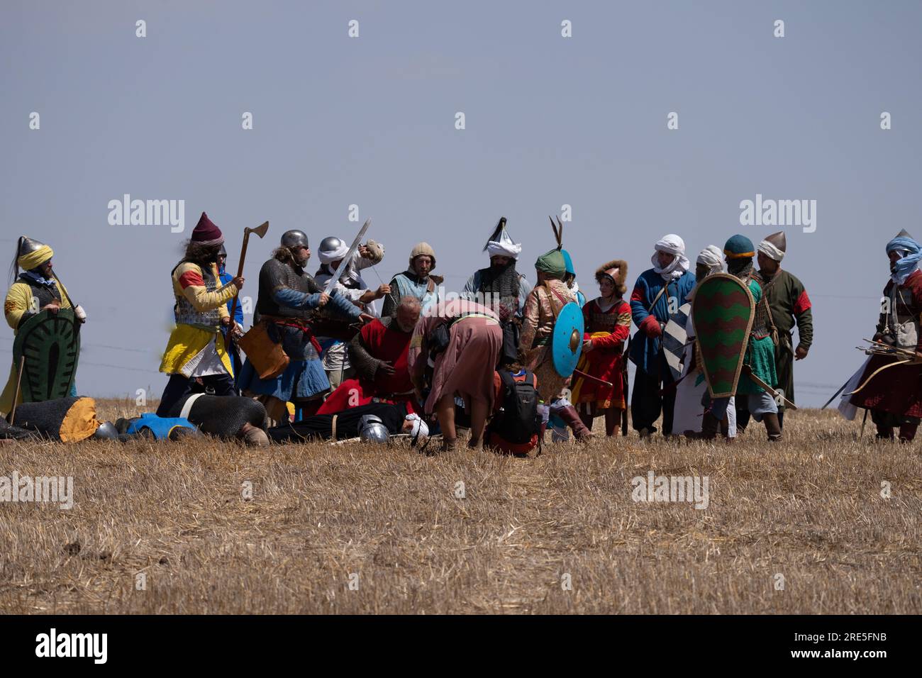 Nachstellung der Schlacht der Hörner von Hattin. Gekleidet in Kleidung im Stil des 12. Jahrhunderts, repräsentierten Mitglieder von Ritterclubs die Schlacht, auch bekannt als Hor Stockfoto