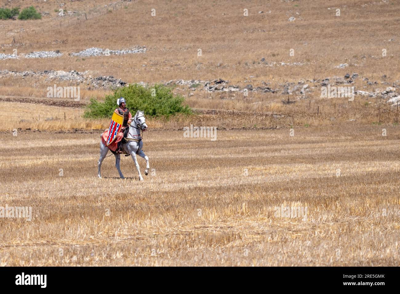 Nachstellung der Schlacht der Hörner von Hattin. Gekleidet in Kleidung im Stil des 12. Jahrhunderts, repräsentierten Mitglieder von Ritterclubs die Schlacht, auch bekannt als Hor Stockfoto