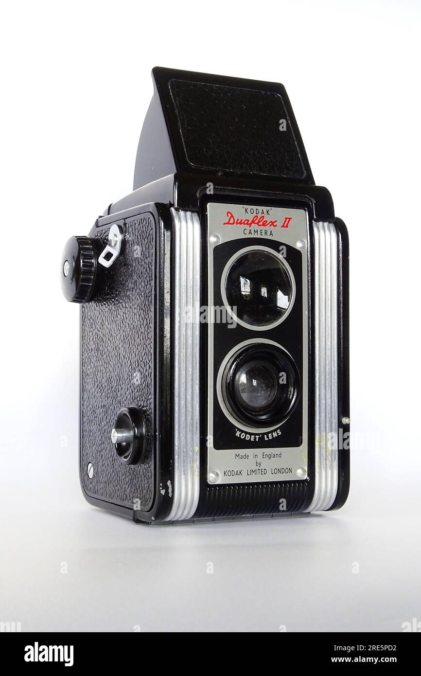 Boxkameras sind einfache Kameratypen, die gebräuchlichste Form ist eine Karton- oder Kunststoffbox mit einer Linse an einem Ende und einer Rollenfolie am anderen. Stockfoto