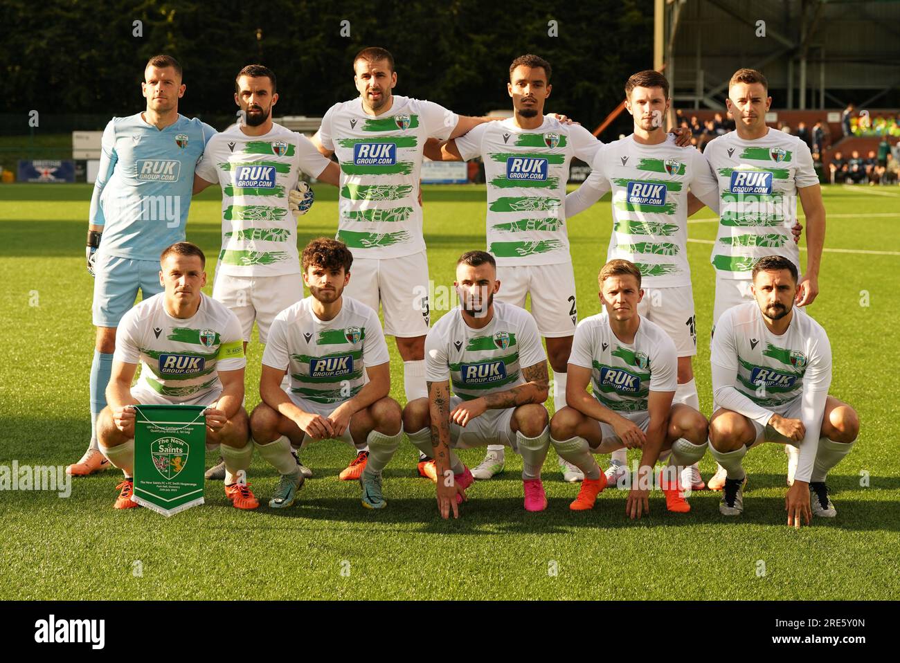 Die New Saints, die in elf Tagen beginnen, posieren für ein Foto vor der zweiten Qualifikationsrunde der UEFA Europa Conference League, dem ersten Spiel im Park Hall Stadium, Oswestry. Bilddatum: Dienstag, 25. Juli 2023. Stockfoto