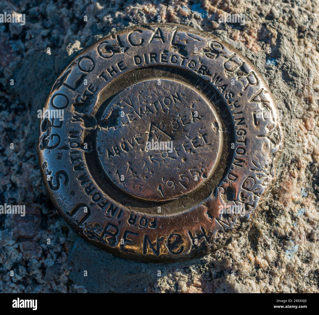 Die geologische Markierung auf dem Gipfel des Mount Evans in Colorado. Stockfoto
