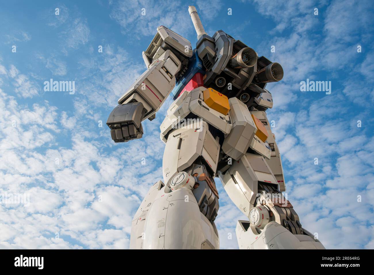 Ein lebensgroßer Gundam-Roboter im Jahr 2012 in Odaiba in Tokio, Japan. Stockfoto