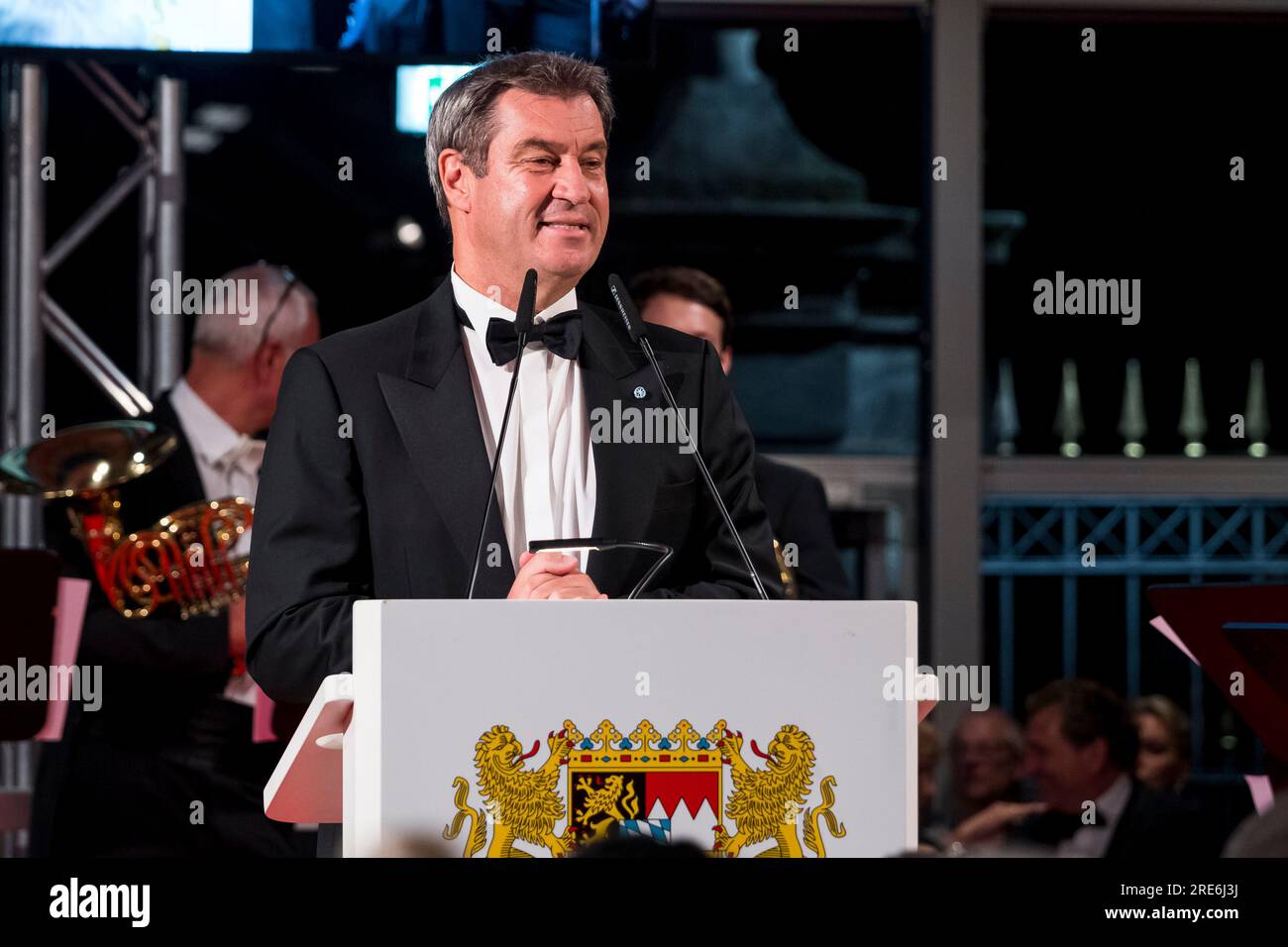 Bayreuth, Deutschland. 25. Juli 2023. Markus Söder (CSU), bayerischer Ministerpräsident, begrüßt die Gäste des Staatsempfangs anlässlich der Eröffnung des Richard-Wagner-Festivals. Kredit: Daniel Vogl/dpa/Alamy Live News Stockfoto