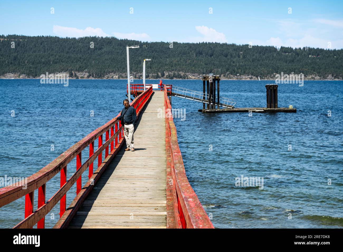 Fernwood Dock befindet sich auf der nordöstlichen Seite von Salt Spring Island, British Columbia, Kanada. Er erstreckt sich über 400 Meter bis zum Swanson Channel. Stockfoto