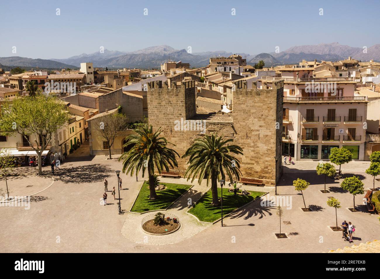 puerta de Xara,- puerta del Moll-, plaza Carles V, muralla medieval, siglo XIV, Alcudia, Mallorca, islas baleares, Spanien Stockfoto