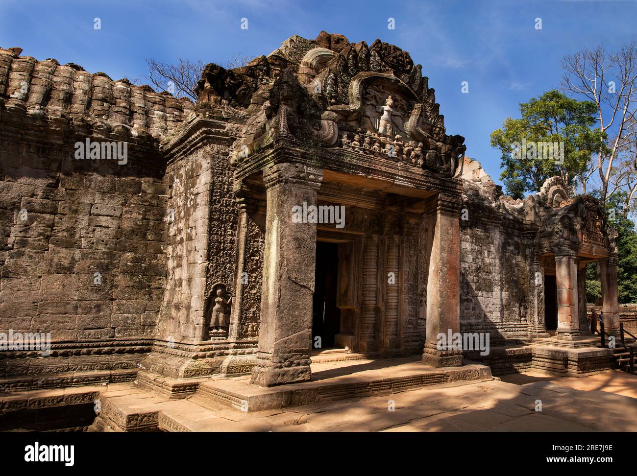 Dritte Gehege Galerie, Ta Prohm (Ta Prôhm, Bayon-Stil Ende 12./Anfang 13. C) buddhistischer Tempel (weitgehend unrestauriert), Siem Reap, Kambodscha Stockfoto