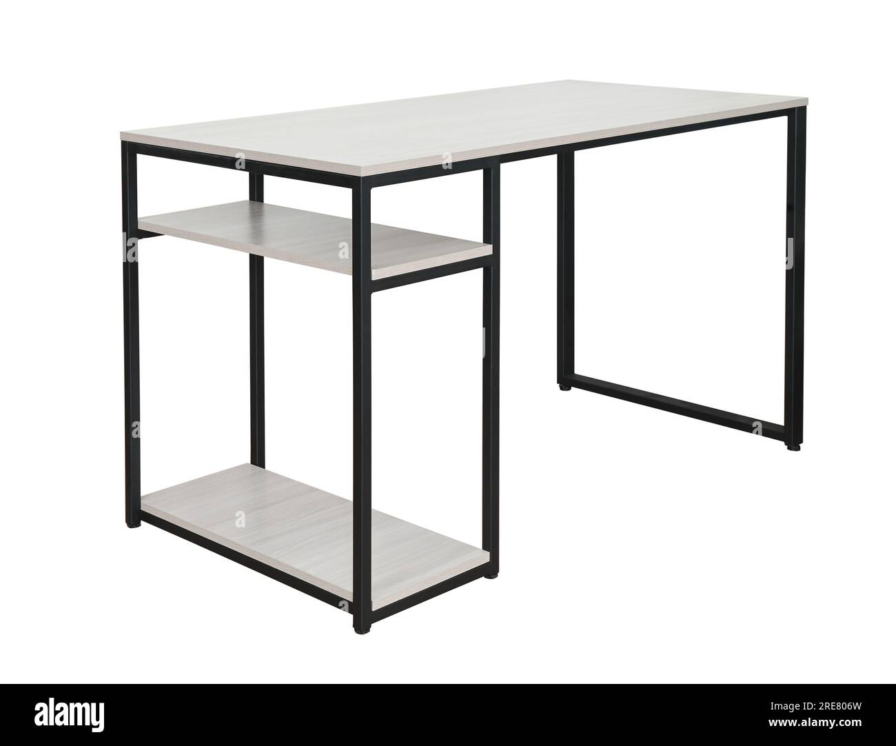 Leerer moderner Computertisch aus Holz und Stahl, isoliert auf weiß Stockfoto