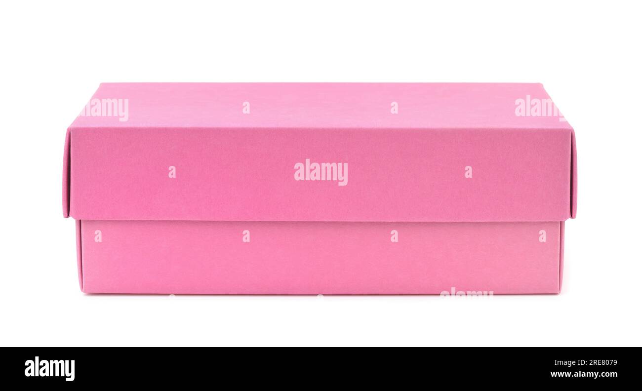 Vorderansicht eines geschlossenen, rosafarbenen Kartons, isoliert auf weiß Stockfoto