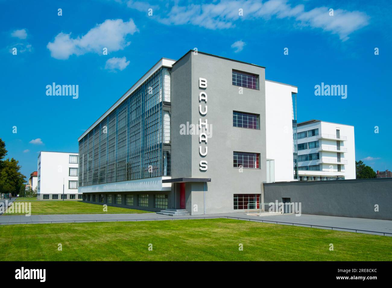 Bauhaus Gebäude und Architekturschule entworfen von Walter Gropius in Dessau-Rosslau Deutschland Stockfoto