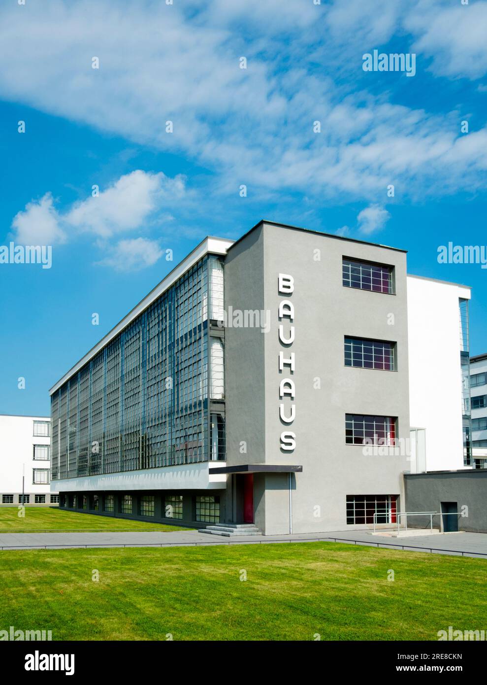 Bauhaus Gebäude und Architekturschule entworfen von Walter Gropius in Dessau-Rosslau Deutschland Stockfoto