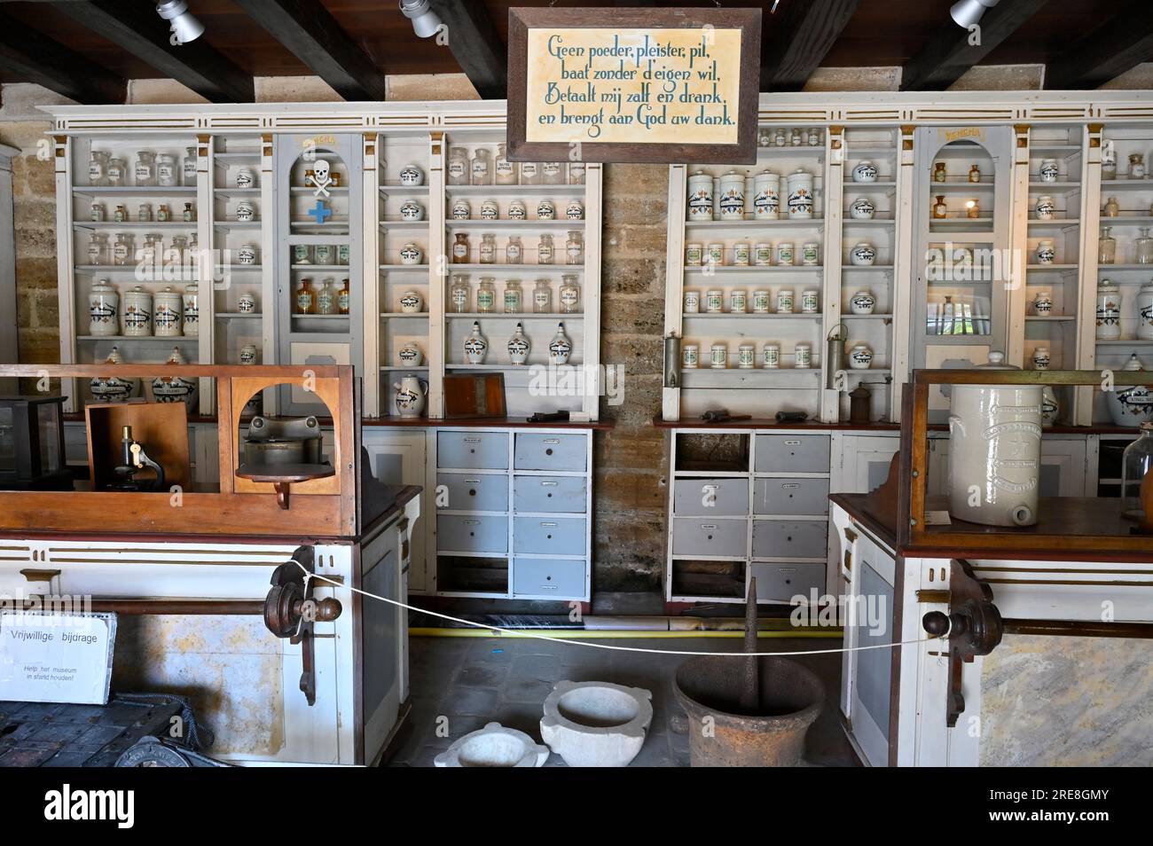 Nostalgische Apotheke im ehemaligen Pulverhaus, Teil des Museums in Fort Zeelandia, Paramaribo, Suriname Stockfoto