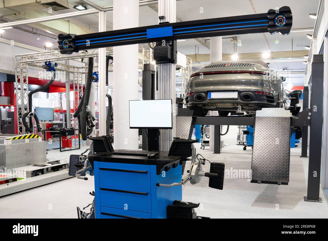Autoreparatur im Kfz-Service. Stockfoto