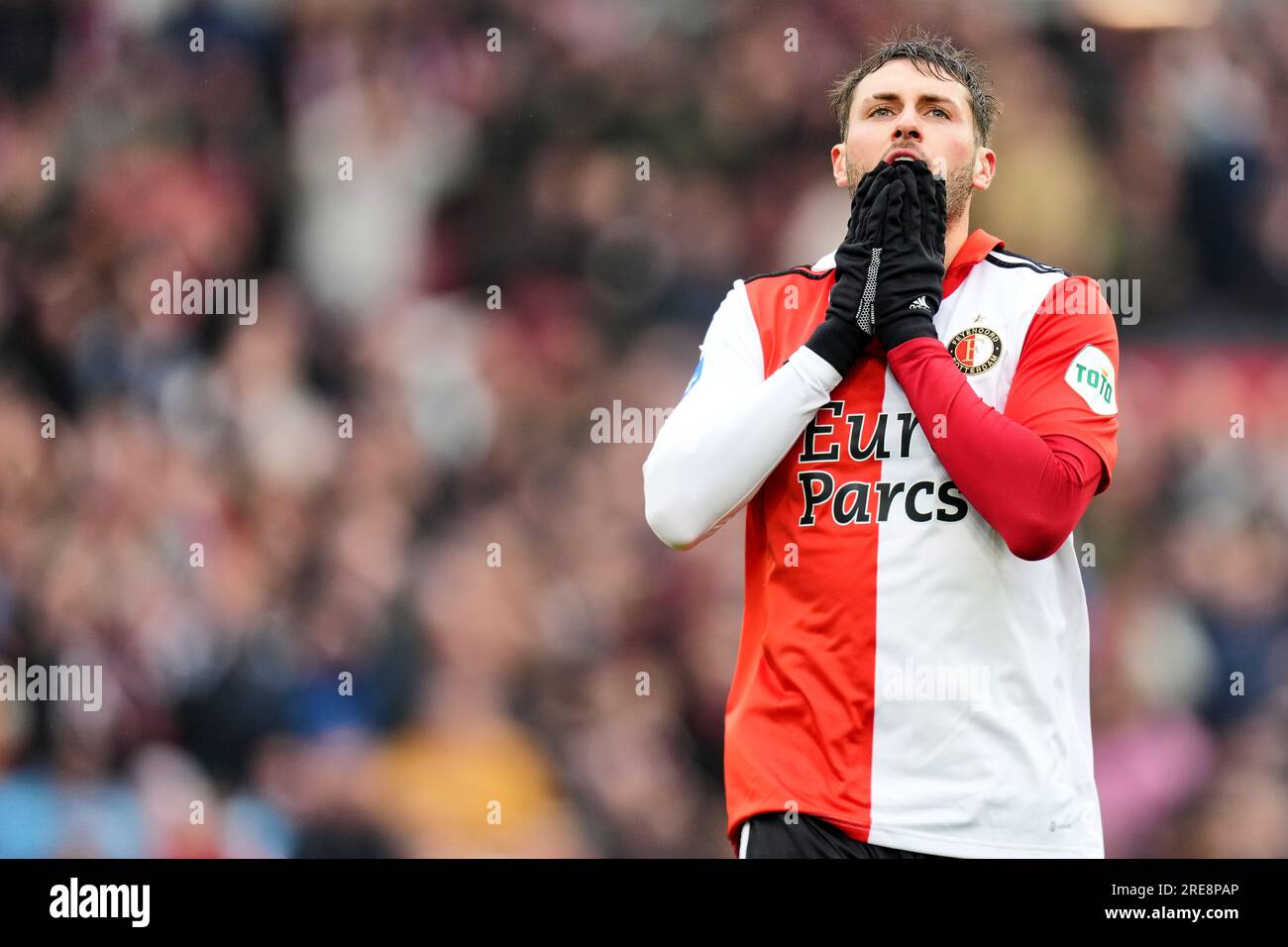 Rotterdam - Santiago Gimenez von Feyenoord während des Spiels zwischen Feyenoord und FC Utrecht am 23. April 2023 im Stadion Feijenoord De Kuip in Rotterdam; Stockfoto