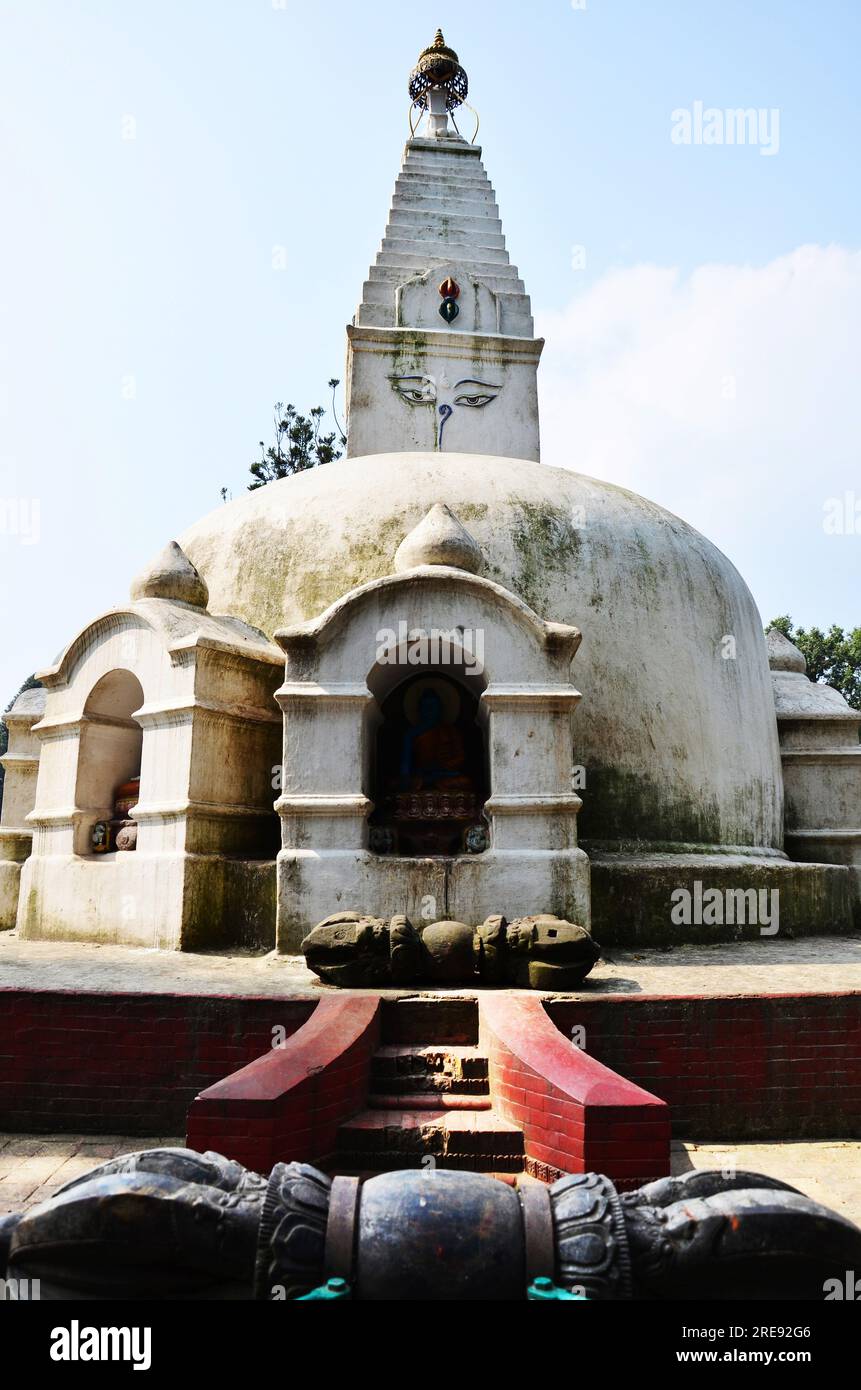 Stupa-Chedi Swayambhunath-Pagode oder Swayambu oder Swoyambhu oder Affentempel und Augen von lord buddha für nepali Reisende ausländische Reisende besuchen RE Stockfoto