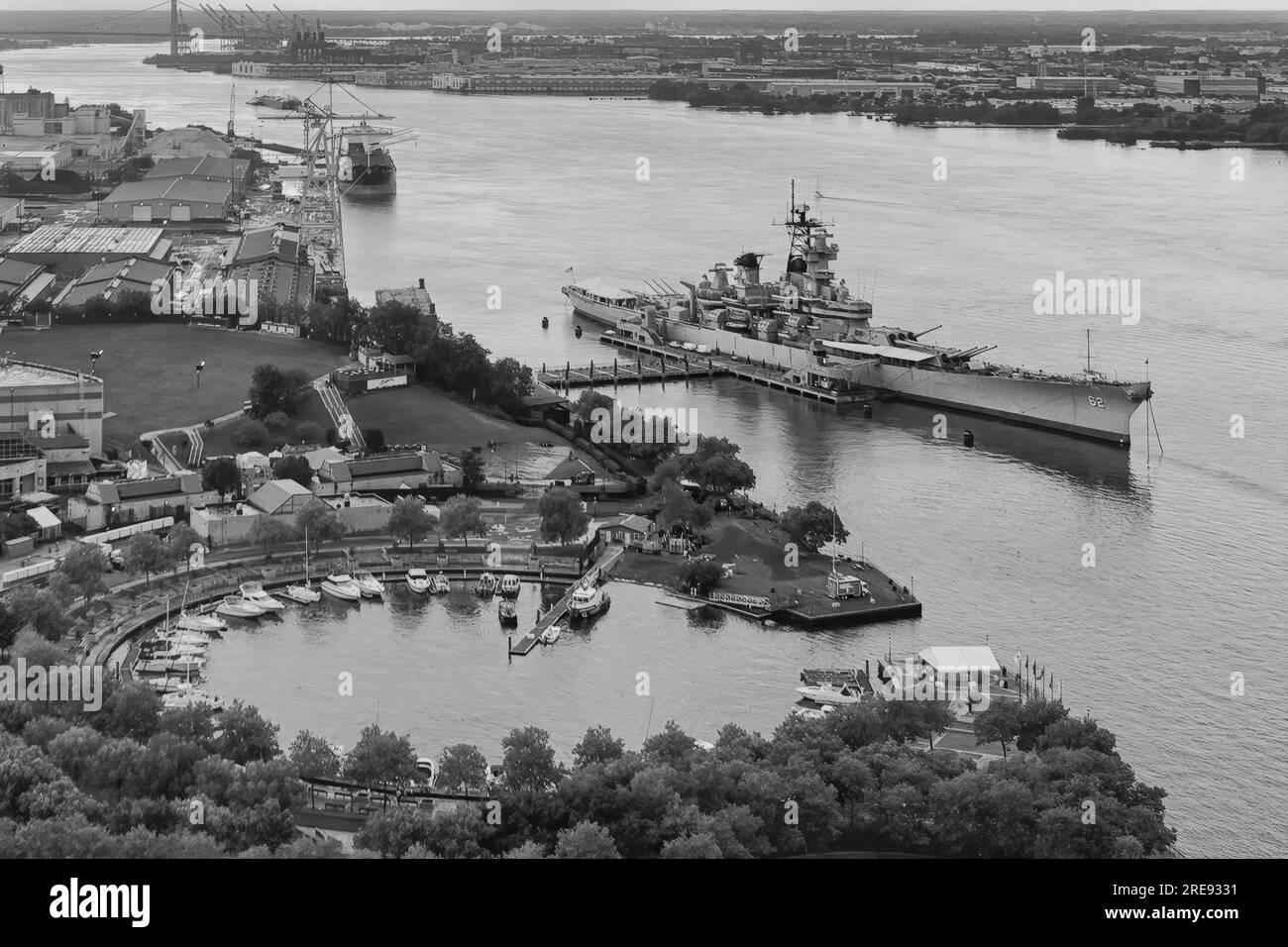 Die USS New Jersey (BB-62) ist ein Schlachtschiff der Iowa-Klasse und war das zweite Schiff der United States Navy, das nach dem US-Bundesstaat New Jersey benannt wurde. Schrott Stockfoto