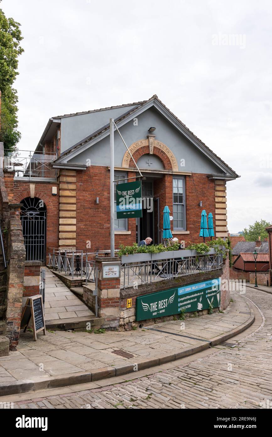 St Michaels Parish Hall wurde in das Rest-Restaurant auf halbem Weg zu einem steilen Hügel umgewandelt, Lincoln City, Lincolnshire, England, Großbritannien Stockfoto