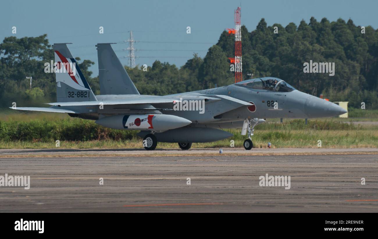 Shintomi, Japan. 26. Juli 2023. Die Sonderfarbe der Japan Air Self Defense Force für die gemeinsame Übung mit der französischen Air Force F-15 trifft am Mittwoch, den 26. juli 2023, auf dem Luftwaffenstützpunkt Nyutabaru in der Präfektur Miyazaki in Japan ein. Foto: Keizo Mori/UPI Credit: UPI/Alamy Live News Stockfoto