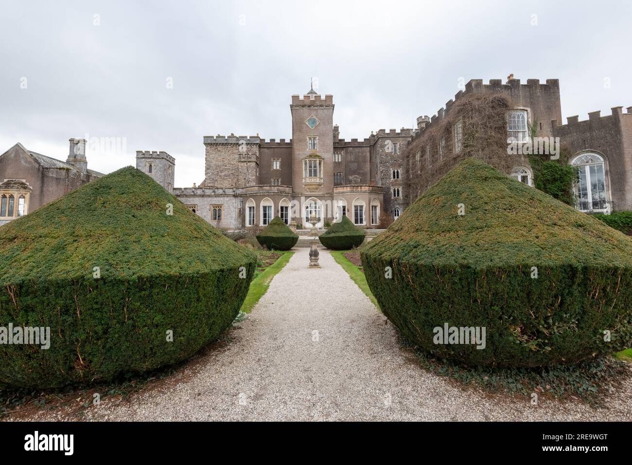 Kenton.Devon.Vereinigtes Königreich.Februar 17. 2023.Foto der Ostfront von Powderham Castle in Devon Stockfoto