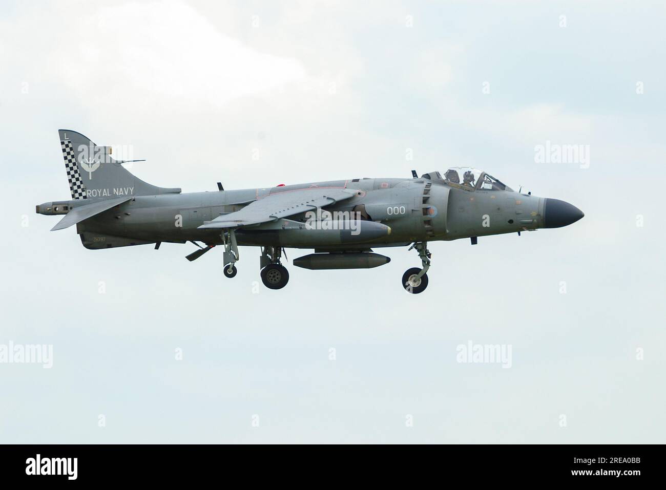 British Aerospace Sea Harrier FA2 landet auf der RAF Waddington für die International Airshow, Großbritannien. Royal Navy Jet-Kampfflugzeug Stockfoto