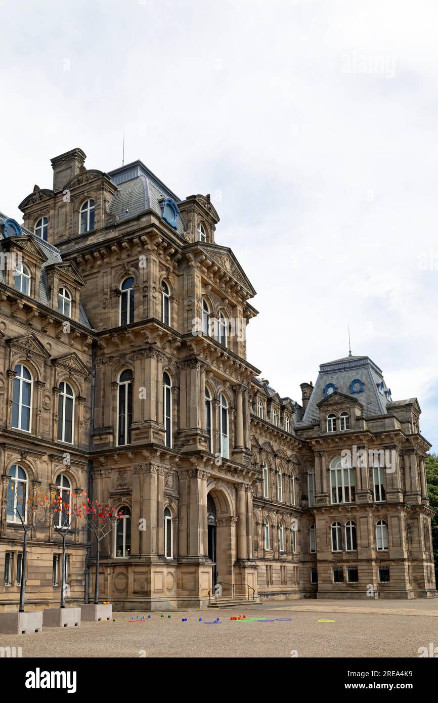 Das Bowes Museum im Barnard Castle im County Durham, England. Das Gebäude wurde von Jules Pellechet entworfen und im Juni 1892 eröffnet. Stockfoto