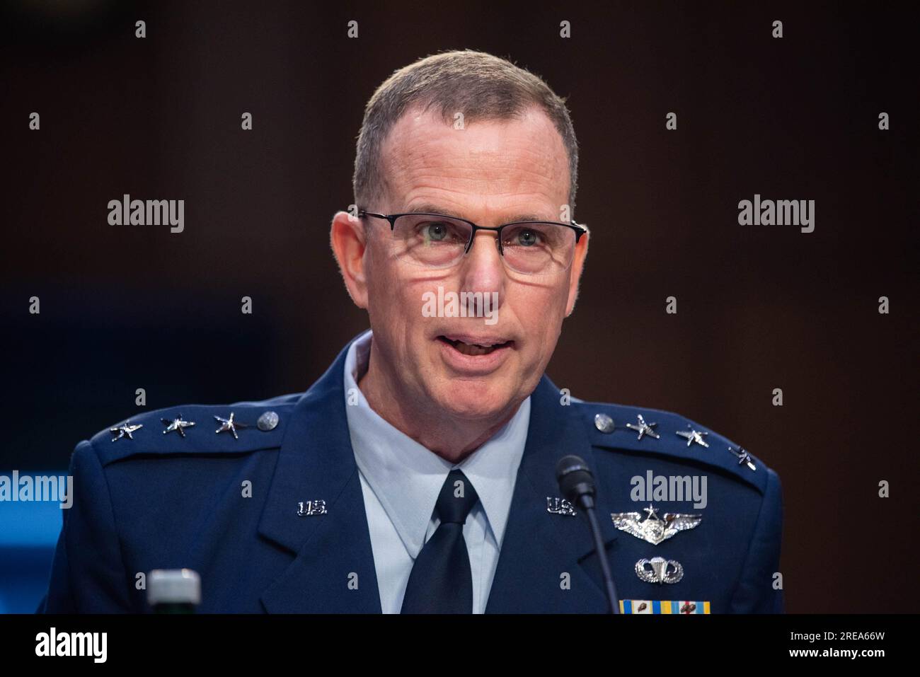 USAF-General Gregory Guillot bei der Anhörung der Streitkräfte des Senats zur Prüfung der Nominierungen von Generalleutnant Gregory M. Guillot, USAF, zum General und Commander, United States Northern Command/Commander, North American Aerospace Defense Command, Und Generalleutnant Stephen N. Whiting, USSF, als General und Commander, United States Space Command, beide vom Verteidigungsministerium. Kredit: Annabelle Gordon/CNP/MediaPunch Stockfoto