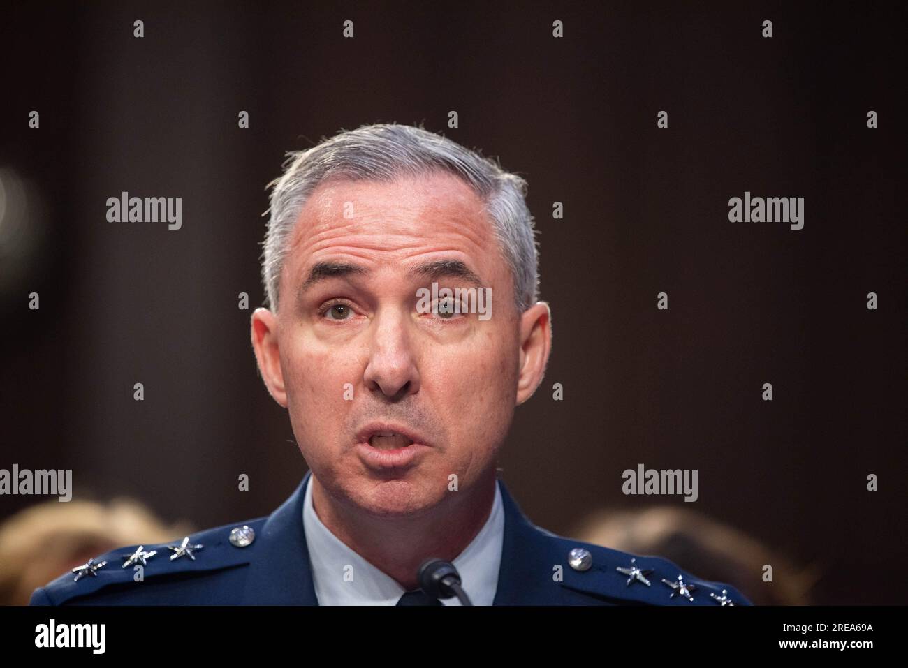 North American Aerospace Defense Command und Lieutenant General Stephen N. Whiting, USSF, sprechen bei einer Anhörung des Senats, um die Nominierungen von Generalleutnant Gregory M. Guillot, USAF, zum General und Commander, United States Northern Command/Commander, North American Aerospace Defense Command, Und Generalleutnant Stephen N. Whiting, USSF, als General und Commander, United States Space Command, beide vom Verteidigungsministerium. Kredit: Annabelle Gordon/CNP/MediaPunch Stockfoto