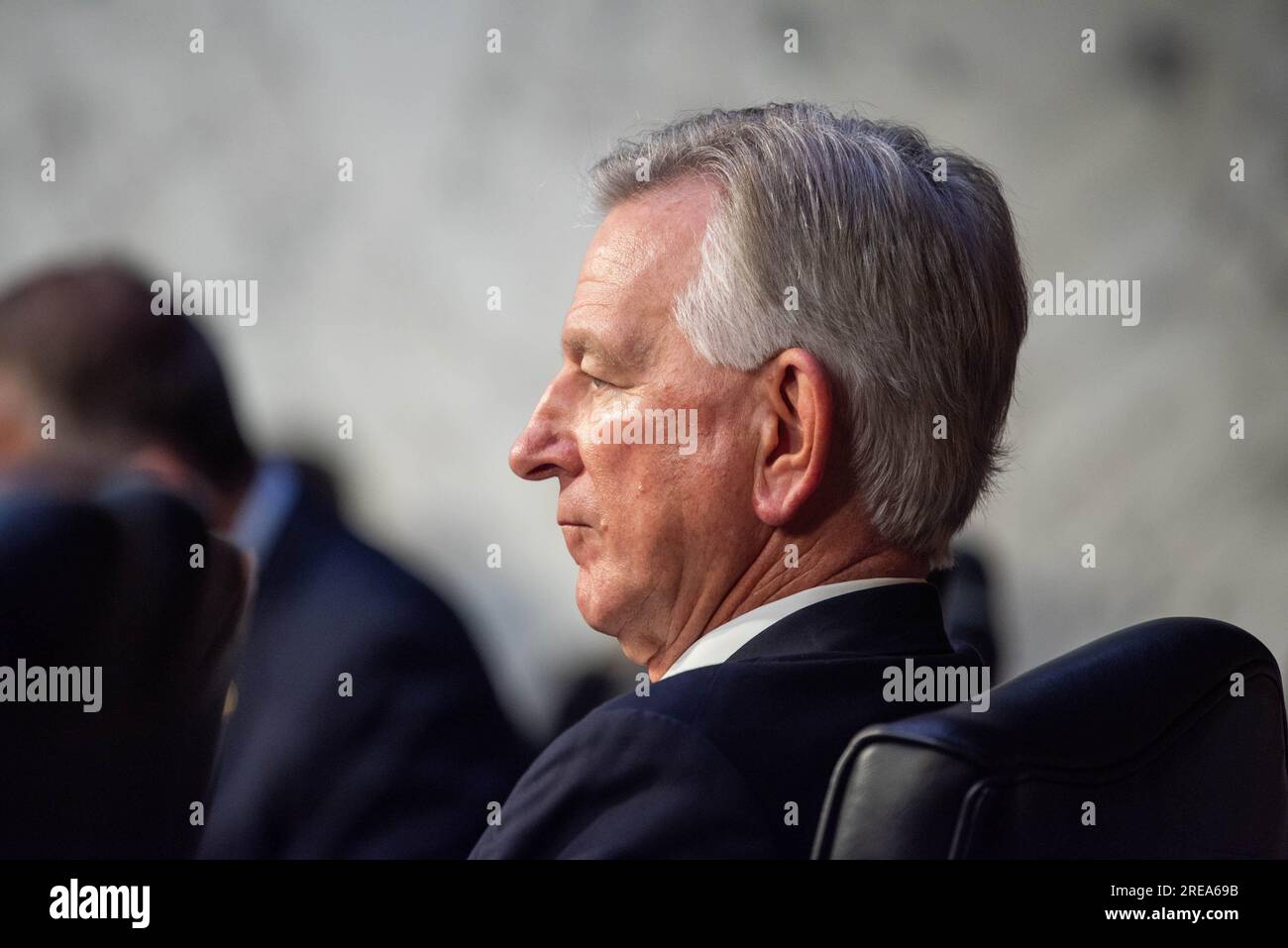 United States Senator Tommy Tuberville (Republikaner von Alabama) bei der Anhörung des Militärdienstes des Senats zur Prüfung der Nominierungen von Generalleutnant Gregory M. Guillot, USAF, zum General und Commander, United States Northern Command/Commander, North American Aerospace Defense Command, Und Generalleutnant Stephen N. Whiting, USSF, als General und Commander, United States Space Command, beide vom Verteidigungsministerium. Kredit: Annabelle Gordon/CNP/MediaPunch Stockfoto