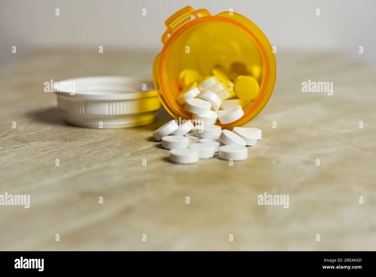 Acetaminophen 500 mg Tabletten mit orangefarbener Flasche Stockfoto