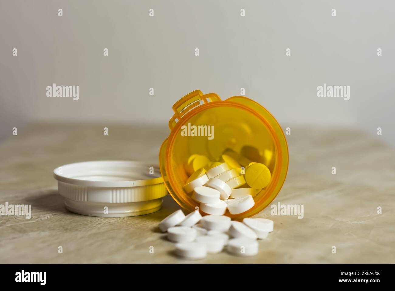 Acetaminophen 500 mg Tabletten mit orangefarbener Flasche Stockfoto