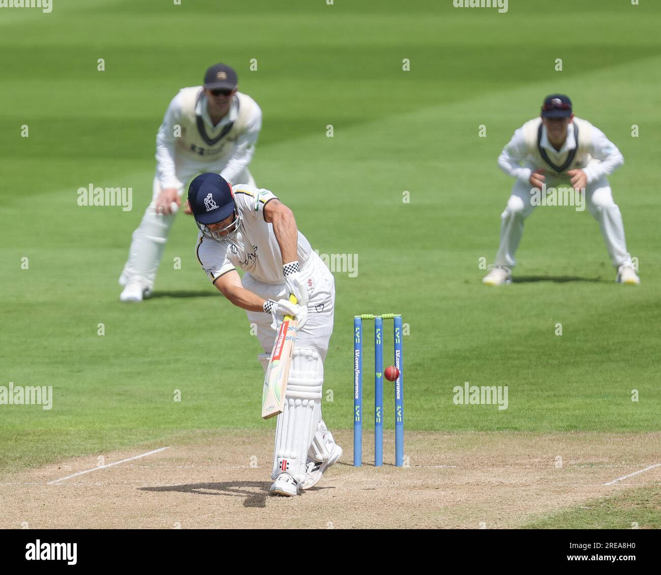 Sam Hain von Warwickshire in Aktion mit dem Schläger, der am 26. Juli 2023 in Birmingham, Großbritannien, während des Spiels LV= Insurance County Championship zwischen Warwi geschlagen wurde Stockfoto