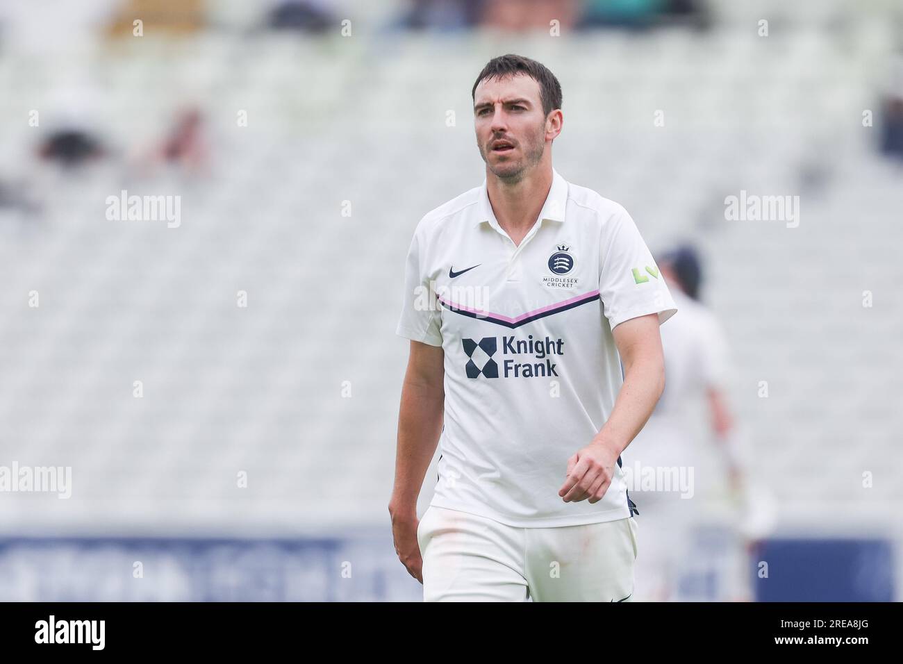 Der Kapitän von Middlesex, Toby Roland-Jones, wurde am 26. Juli 2023 während des Spiels LV= Insurance County Championship zwischen Warwickshire in Birmingham, Großbritannien, aufgenommen Stockfoto