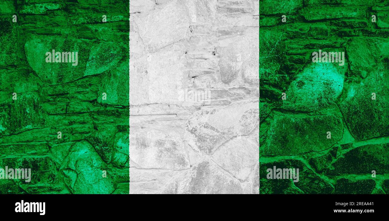 Flagge der Bundesrepublik Nigeria auf strukturiertem Hintergrund. Konzeptcollage. Stockfoto