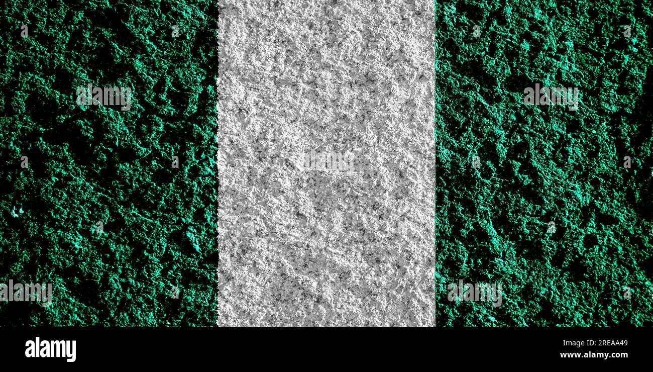Flagge der Bundesrepublik Nigeria auf strukturiertem Hintergrund. Konzeptcollage. Stockfoto