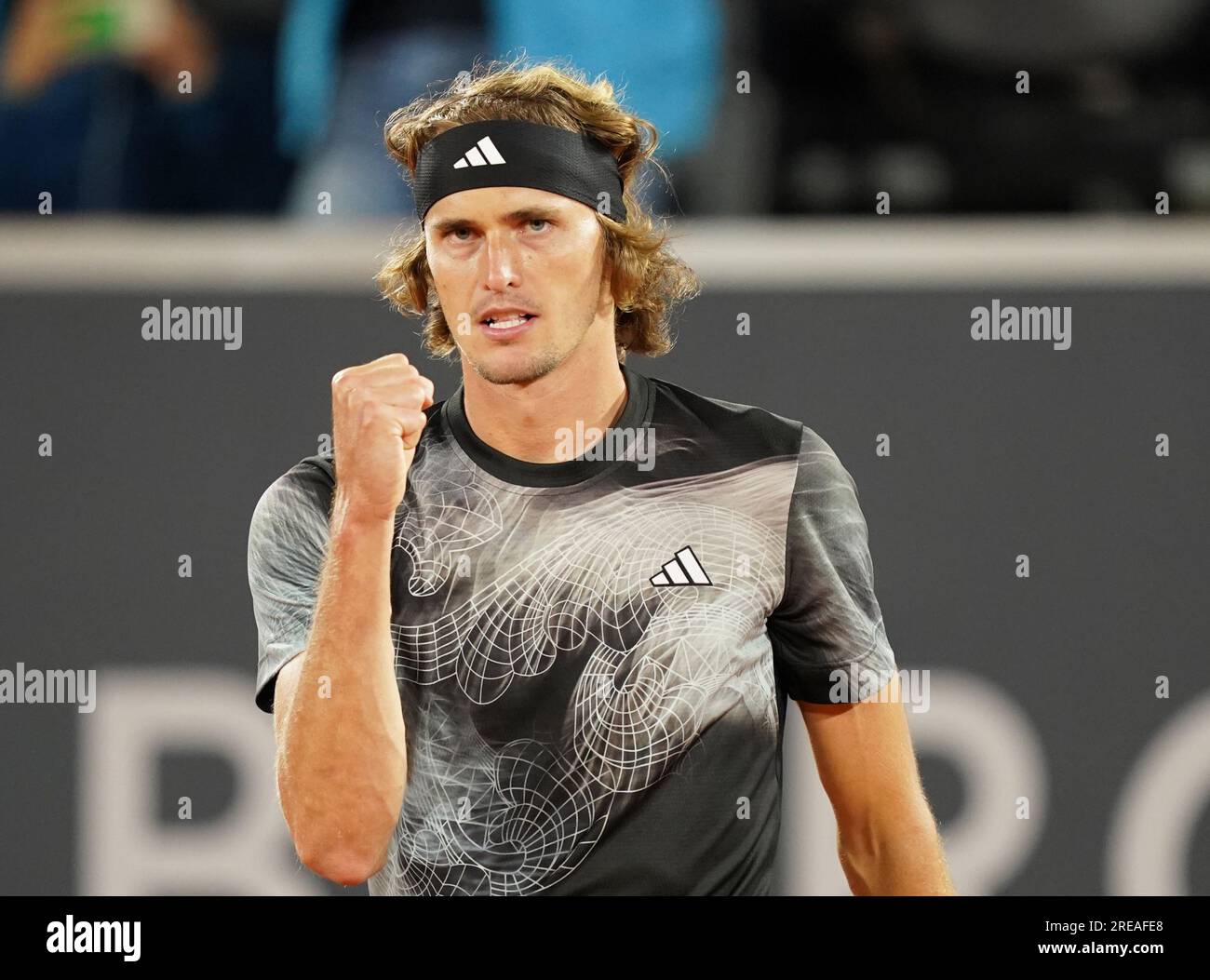 Hamburg, Deutschland. 26. Juli 2023. Tennis: Hamburg European Open (APT-Turnier), Rothenbaum-Tennisstadion, Männer, Singles, Runde 16, Zverev (Deutschland) - Marterer (Deutschland). Alexander Zverev jubelt nach seinem Sieg. Kredit: Marcus Brandt/dpa/Alamy Live News Stockfoto