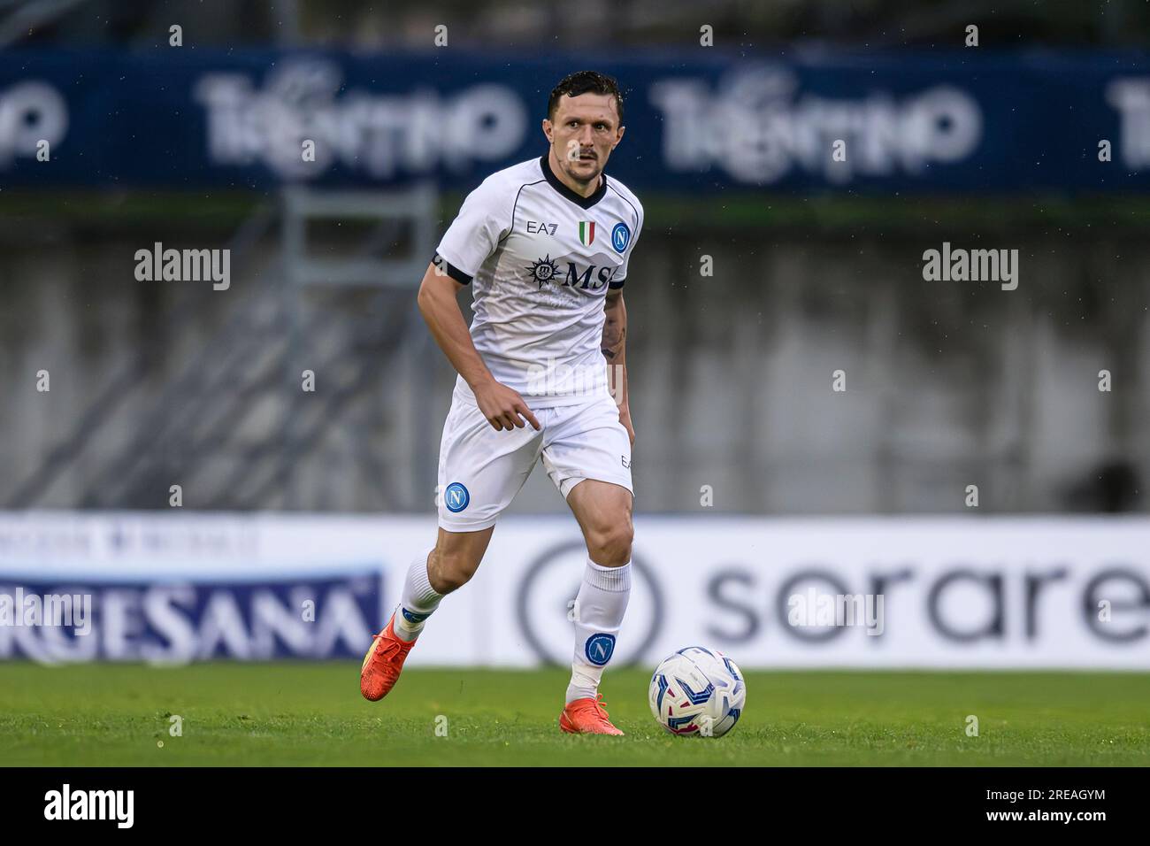 Mario Rui von SSC Napoli in Aktion während des Vorsaison-freundlichen Fußballspiels zwischen SSC Napoli und SPAL. Das Spiel endete mit 1-1 Gleichstand. Stockfoto