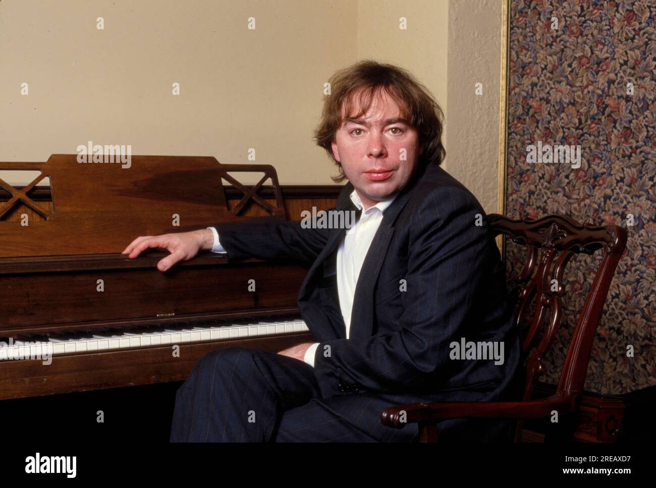 Andrew Lloyd Webber, englischer Komponist und Impresario von Musical-Theatern mehrere seiner Musicals laufen seit über einem Jahrzehnt sowohl im West End als auch am Broadway. Er komponierte 21 Musicals, einen Song-Zyklus, eine Reihe von Variationen, zwei Filmergebnisse und eine Latin Requiem Mass. Einige seiner Songs wurden weit verbreitet aufgenommen und waren erfolgreich außerhalb ihrer Elternmusicals, wie „Memory“ von Cats, „The Music of the Night“ und „All I Ask of You“ aus dem Phantom der Oper, „I don't Know How to Love him“ von Jesus Christ Superstar. Stockfoto