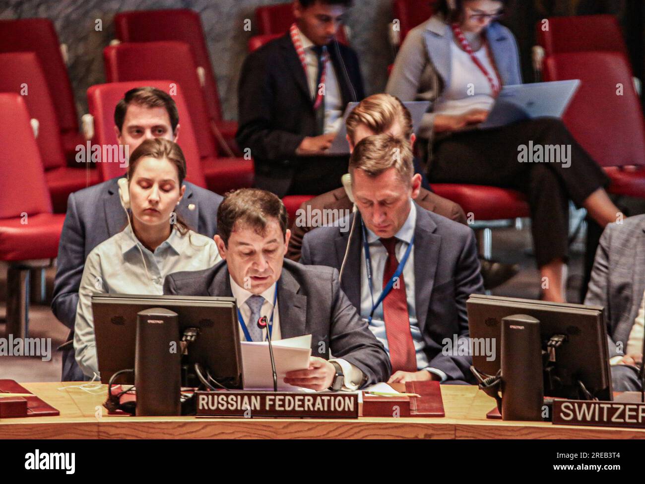 New York, New York, USA. 26. Juli 2023. Russlands Deputy U.N. Botschafter, DMITRY POLYANSKY spricht auf einer Sitzung des UN-Sicherheitsrates, die einberufen wurde, um die jüngsten Angriffe Moskaus auf den wichtigsten Hafen von Odesa unmittelbar nach seiner Weigerung, die Schwarzmeerkorn-Initiative zu verlängern, zu erörtern. Die Wut eskalierte von Russland zur Ukraine und ihren westlichen Unterstützern, da sie nur zwei Redner während des Treffens erlaubten und einen dritten Erzbischof Gideon der ukrainisch-orthodoxen Kirche verboten. POLYANSKY erklärte, der rat weigere sich, dem Erzbischof zu erlauben, ein "ungeheuerliches" Beispiel für Doppelmoral zu sprechen Stockfoto