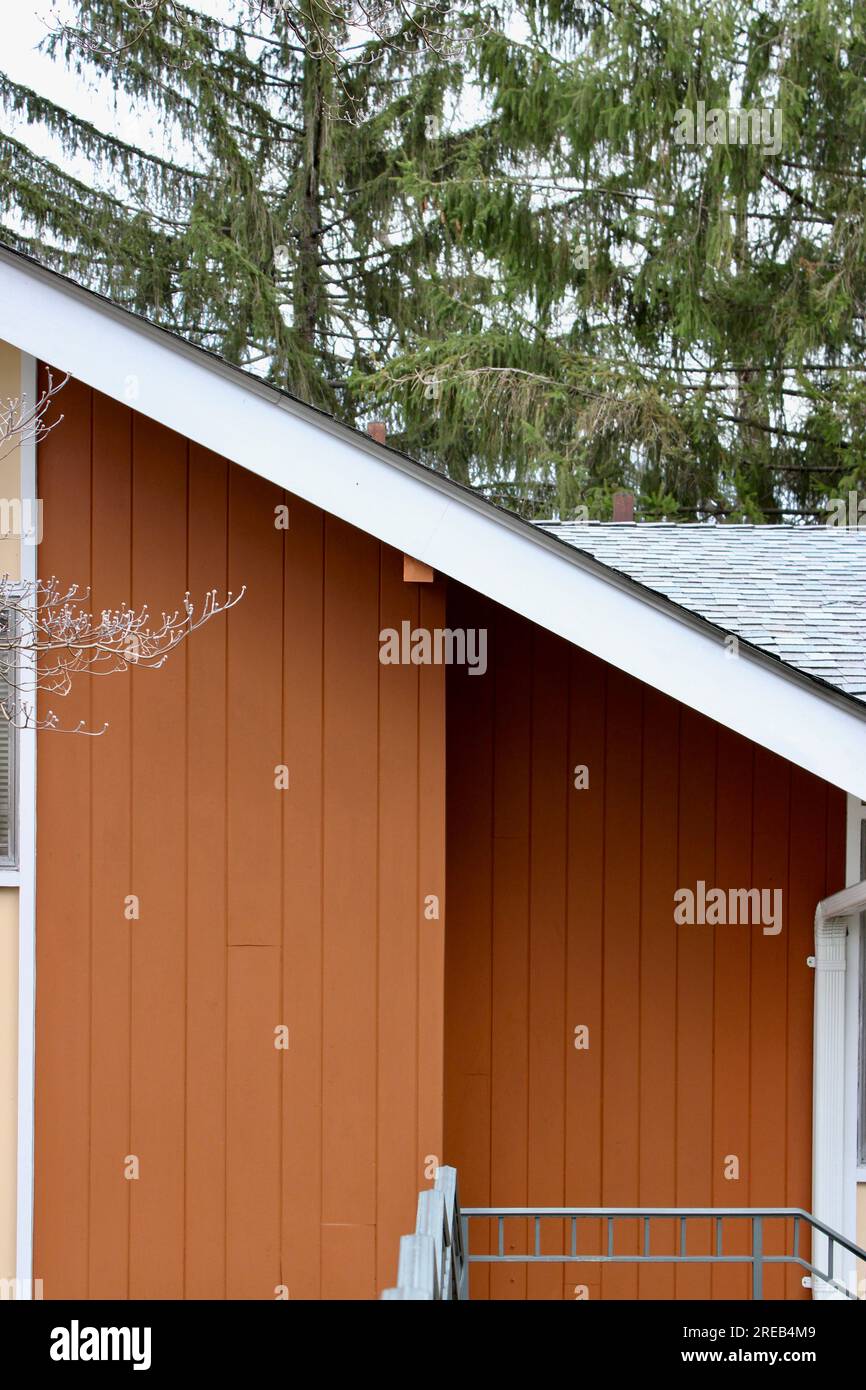 1960S MODERNES VORSTADTHAUS AUS DER MITTE DES JAHRHUNDERTS Stockfoto