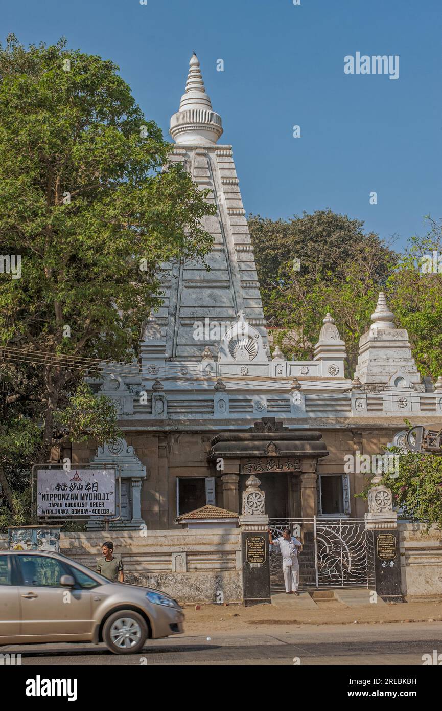 04 04 2011 Uhr Vintage Nipponzan Myohoji buddhistischer Tempel worli Naka; Mumbai; Maharashtra; indien; Asien. Stockfoto