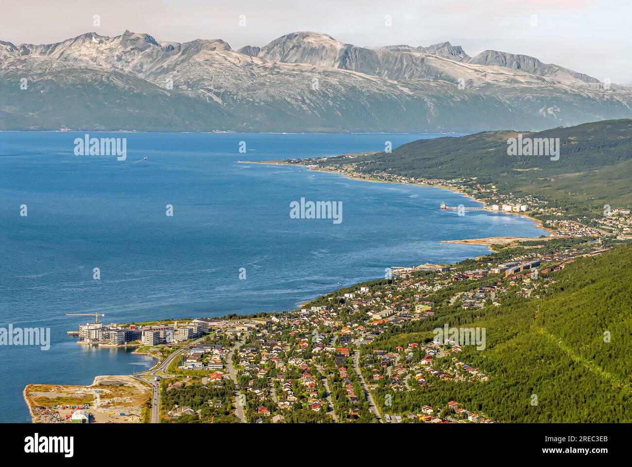 Blick aus der Vogelperspektive auf den Tromso-Fjord vom Mount Storsteinen, Norwegen Stockfoto