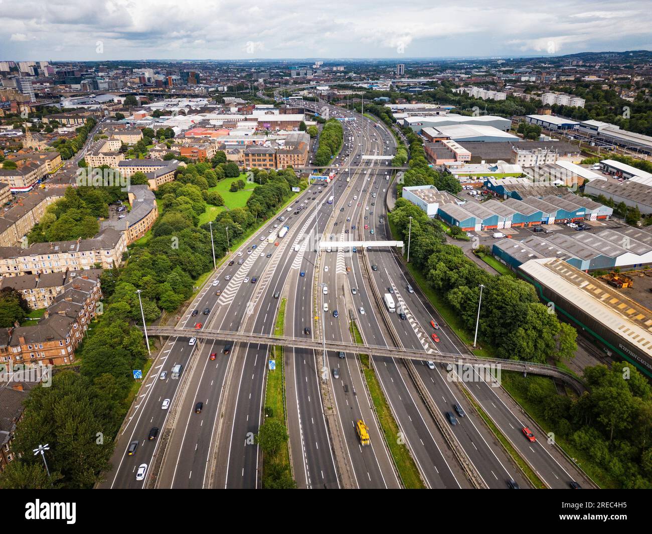 Luftaufnahme der Autobahn M8 in Glasgow, Schottland, Großbritannien Stockfoto