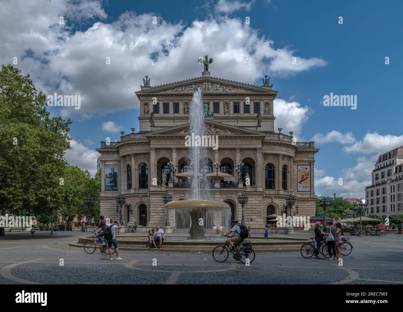 Blick auf die Alte Oper und den Opernplatz, Frankfurt Stockfoto