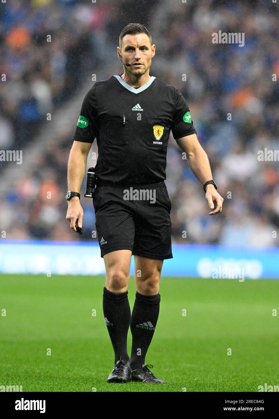 Glasgow, Großbritannien. 26. Juli 2023. Schiedsrichter Steven McLean während des Pre Season Friendly Match im Ibrox Stadium, Glasgow. Das Bild sollte lauten: Neil Hanna/Sportimage Credit: Sportimage Ltd/Alamy Live News Stockfoto