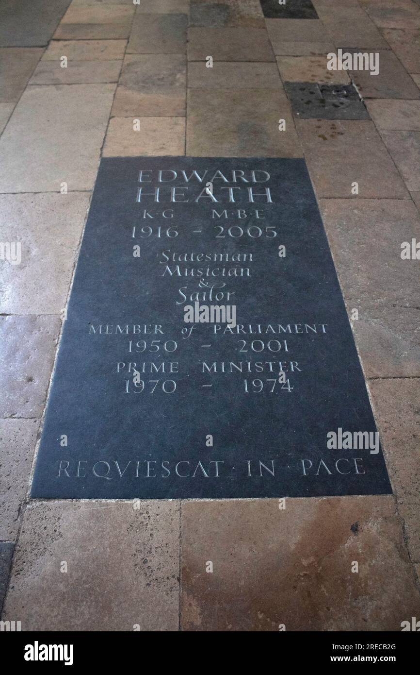 Das Grab des ehemaligen britischen Premierministers Edward Heath, Salisbury Cathedral, Salisbury, England, Großbritannien Stockfoto